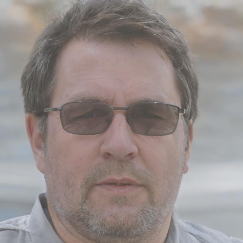 Portrait de Léonard Desbordes, spécialiste en trichologie